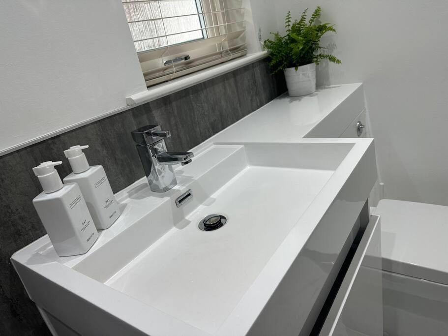 Premium Executive Apartment In دنفرملاين المظهر الخارجي الصورة