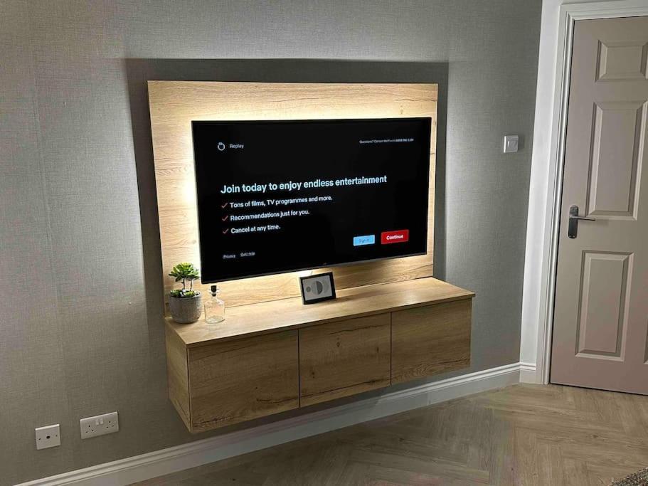 Premium Executive Apartment In دنفرملاين المظهر الخارجي الصورة