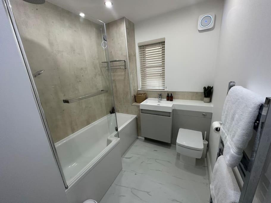 Premium Executive Apartment In دنفرملاين المظهر الخارجي الصورة